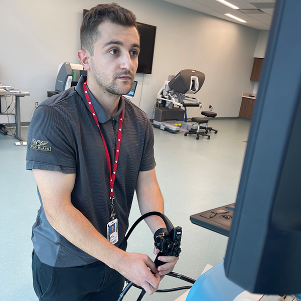 Man using a scope simulator