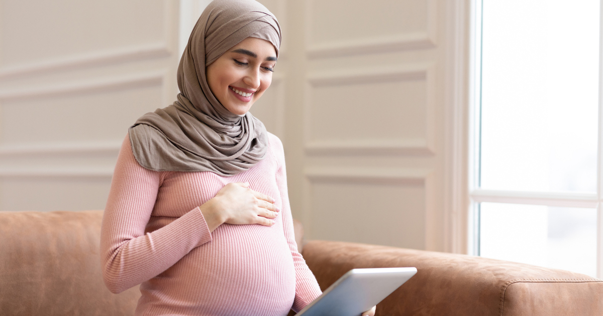 picture of a pregnant woman looking online