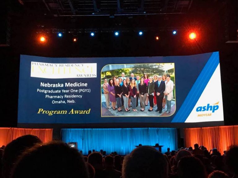 1-9-Pharmacy-Residency-Excellence-Award-stage-768x576.jpg