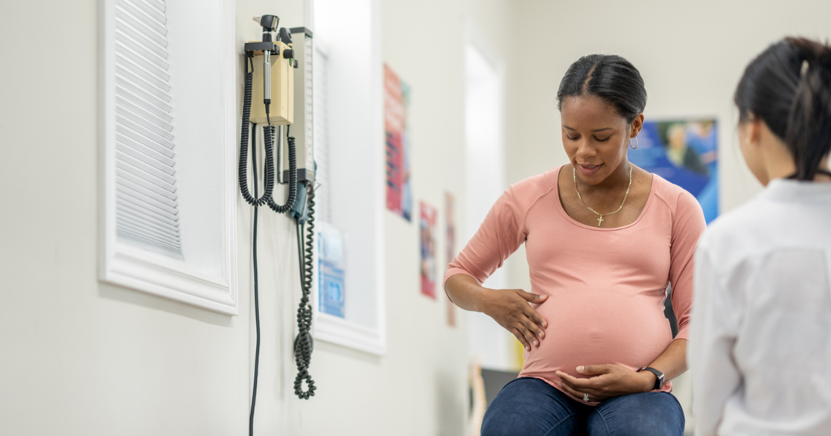 Pregnant woman speaking to her doctor