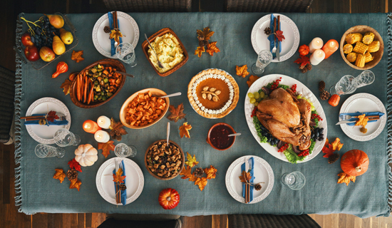 picture of a Thanksgiving dinner table