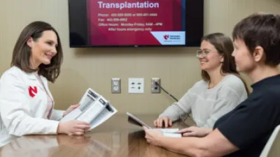 Two women talking to Nebraska Medicine transplant coordinator