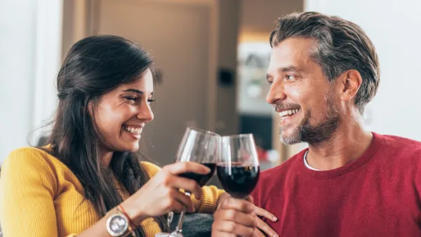 Man and woman drinking red wine