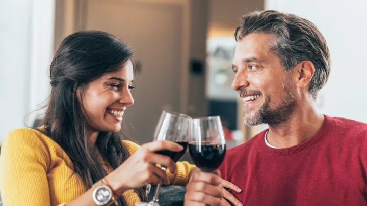 Man and woman drinking red wine