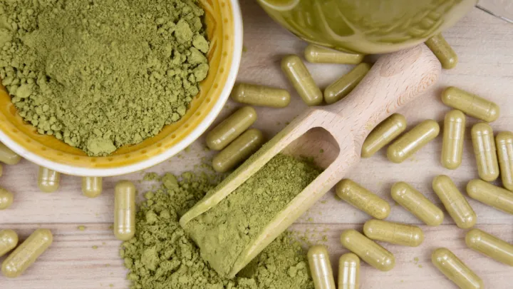 Kratom powder and pills